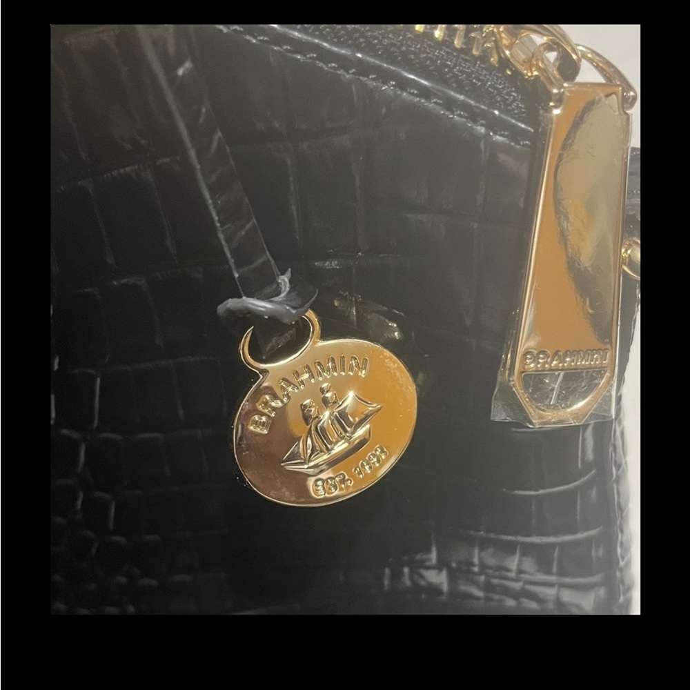 Brahmin “Duxbury” tote 

DIMENSIONS
12.8" W X 9.75" H X 5" D - Picture 4 of 4